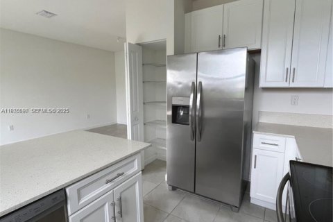 Townhouse in Miami, Florida 3 bedrooms, 124.02 sq.m. № 1994595 - photo 4