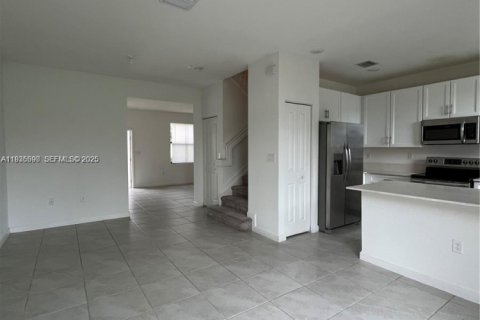 Townhouse in Miami, Florida 3 bedrooms, 124.02 sq.m. № 1994595 - photo 2