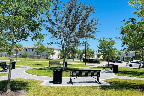 Townhouse in Miami, Florida 3 bedrooms, 124.02 sq.m. № 1994595 - photo 15