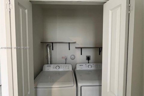 Townhouse in Miami, Florida 3 bedrooms, 124.02 sq.m. № 1994595 - photo 9