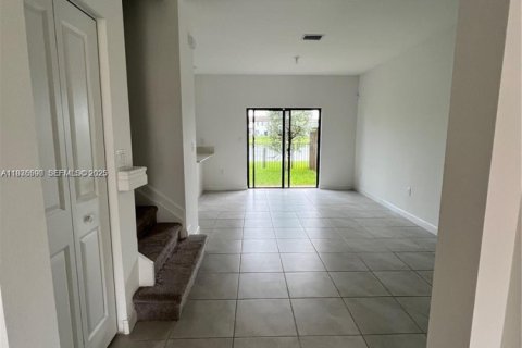 Townhouse in Miami, Florida 3 bedrooms, 124.02 sq.m. № 1994595 - photo 7