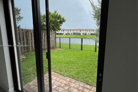 Townhouse in Miami, Florida 3 bedrooms, 124.02 sq.m. № 1994595 - photo 5