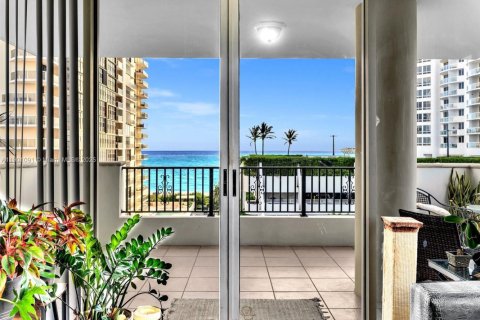 Condominio en alquiler en Miami Beach, Florida, 2 dormitorios, 123.56 m2 № 2018915 - foto 4