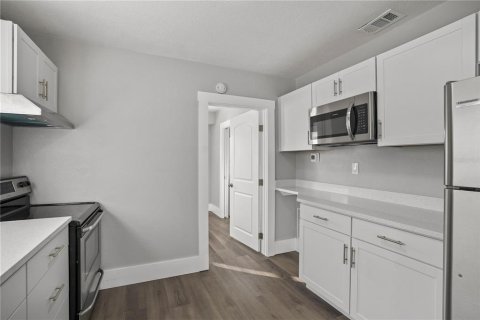 Immobilier commercial à vendre à Largo, Floride: 3 chambres, 78.6 m2 № 2314814 - photo 8