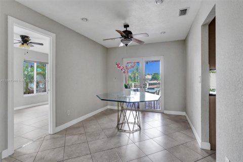 House in Pompano Beach, Florida 3 bedrooms, 173.26 sq.m. № 1849022 - photo 18