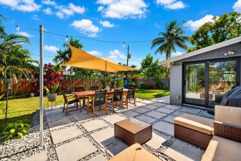 House in Wilton Manors, Florida 3 bedrooms, 126.16 sq.m. № 2279276