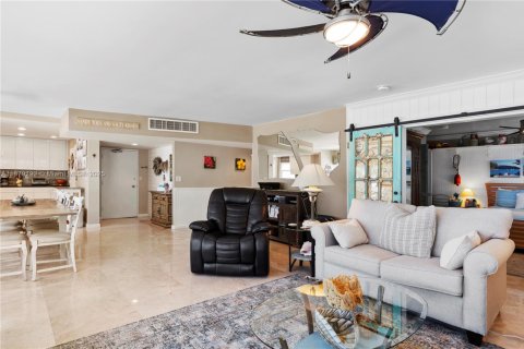 Condo in Fort Lauderdale, Florida, 3 bedrooms  № 2012655 - photo 16