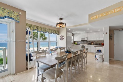 Condo in Fort Lauderdale, Florida, 3 bedrooms  № 2012655 - photo 13