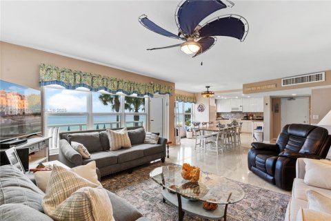 Condo in Fort Lauderdale, Florida, 3 bedrooms  № 2012655 - photo 21