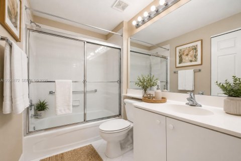Condo in Tamarac, Florida, 2 bedrooms  № 2086207 - photo 7