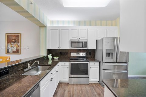 Condo in Tamarac, Florida, 2 bedrooms  № 2086207 - photo 22