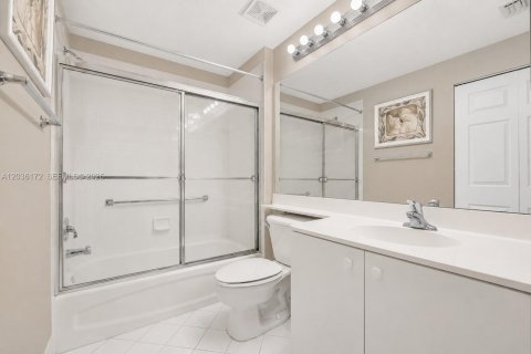Condo in Tamarac, Florida, 2 bedrooms  № 2086207 - photo 17