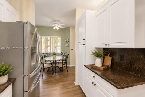 Condo in Tamarac, Florida, 2 bedrooms  № 2086207 - photo 23