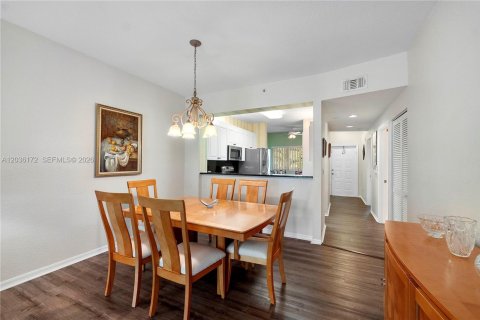 Condo in Tamarac, Florida, 2 bedrooms  № 2086207 - photo 11
