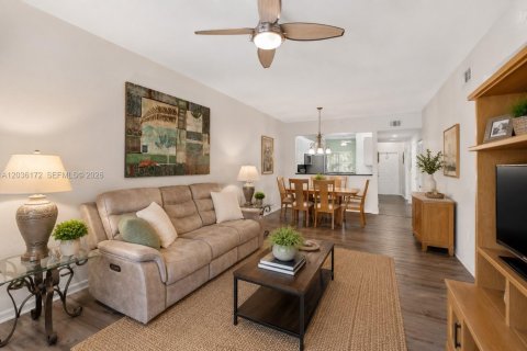 Condo in Tamarac, Florida, 2 bedrooms  № 2086207 - photo 3
