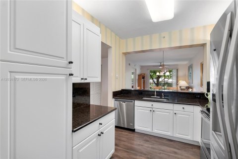 Condo in Tamarac, Florida, 2 bedrooms  № 2086207 - photo 21