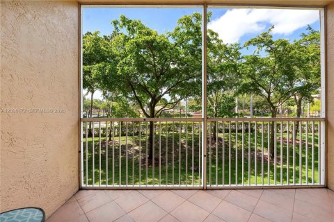 Condo in Tamarac, Florida, 2 bedrooms  № 2086207 - photo 16