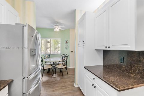 Condo in Tamarac, Florida, 2 bedrooms  № 2086207 - photo 24