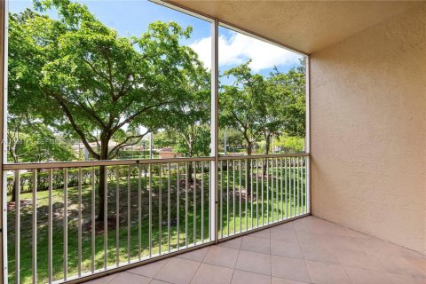 Condo in Tamarac, Florida, 2 bedrooms  № 2086207 - photo 15
