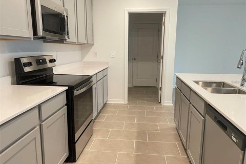 Casa en alquiler en Haines City, Florida, 5 dormitorios, 205.78 m2 № 1914073 - foto 4