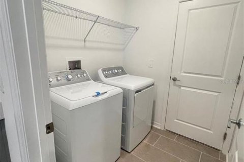 Casa en alquiler en Haines City, Florida, 5 dormitorios, 205.78 m2 № 1914073 - foto 7