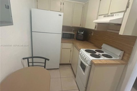 Appartement à louer à Hialeah, Floride: 1 chambre, 35.49 m2 № 2292522 - photo 2