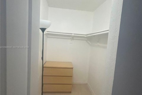 Appartement à louer à Hialeah, Floride: 1 chambre, 35.49 m2 № 2292522 - photo 4