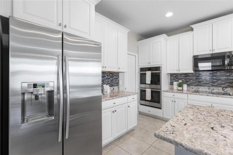 Villa ou maison à louer à Tampa, Floride: 4 chambres, 246.38 m2 № 2387554 - photo 17