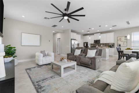 Villa ou maison à louer à Tampa, Floride: 4 chambres, 246.38 m2 № 2387554 - photo 12