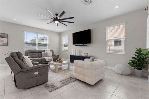 Villa ou maison à louer à Tampa, Floride: 4 chambres, 246.38 m2 № 2387554 - photo 11
