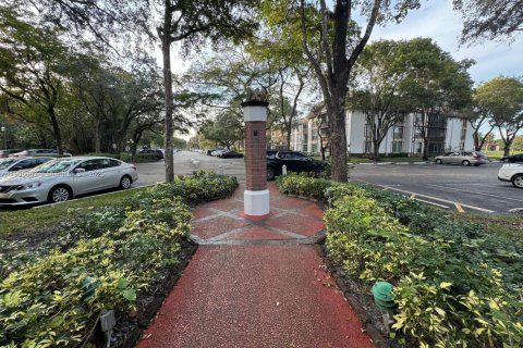 Condo in Lauderhill, Florida, 1 bedroom  № 1956683 - photo 18