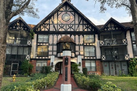 Condo in Lauderhill, Florida, 1 bedroom  № 1956683 - photo 1