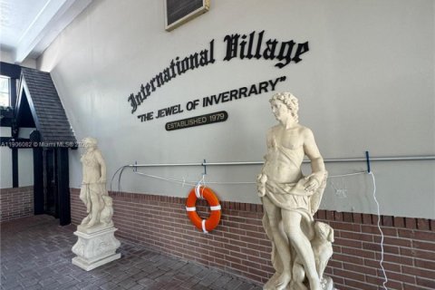 Condo in Lauderhill, Florida, 1 bedroom  № 1956683 - photo 11