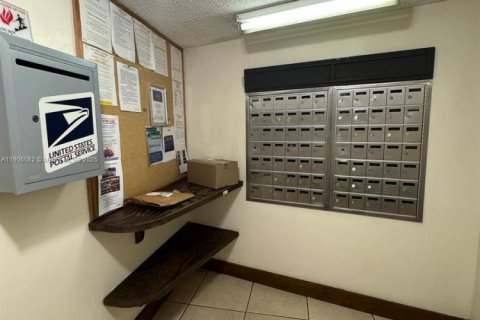 Condo in Lauderhill, Florida, 1 bedroom  № 1956683 - photo 17