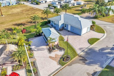 House in Polk City, Florida 2 bedrooms, 155.05 sq.m. № 1758187 - photo 2