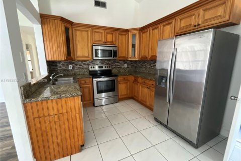 Casa en venta en Miramar, Florida, 3 dormitorios, 113.99 m2 № 2055482 - foto 1