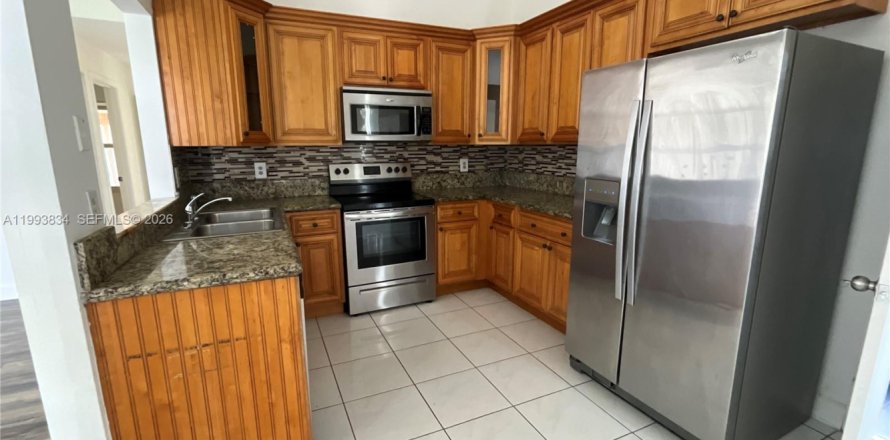 Casa en Miramar, Florida 3 dormitorios, 113.99 m2 № 2055482