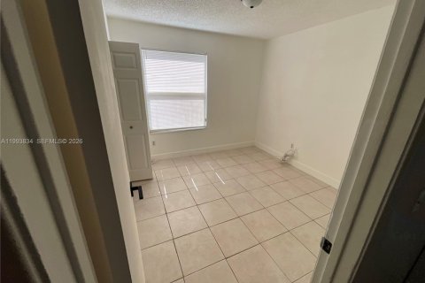 Casa en venta en Miramar, Florida, 3 dormitorios, 113.99 m2 № 2055482 - foto 15