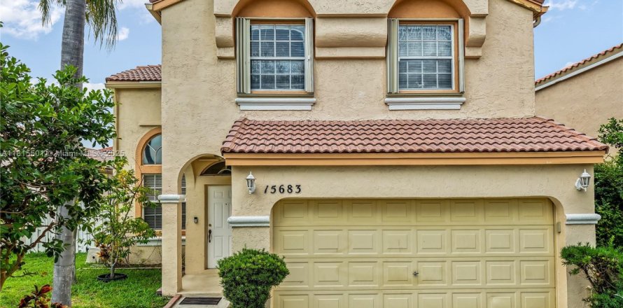Casa en Pembroke Pines, Florida 4 dormitorios, 207.92 m2 № 1766962
