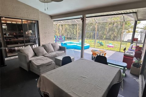 Купить виллу или дом в Кейп-Корал, Флорида 3 спальни, № 1959593 - фото 23