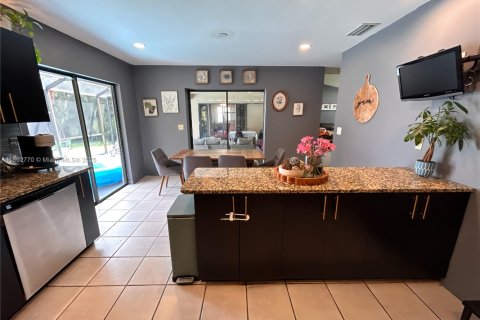 Купить виллу или дом в Кейп-Корал, Флорида 3 спальни, № 1959593 - фото 12