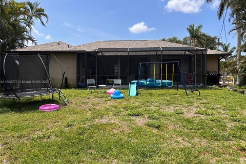 Купить виллу или дом в Кейп-Корал, Флорида 3 спальни, № 1959593 - фото 25