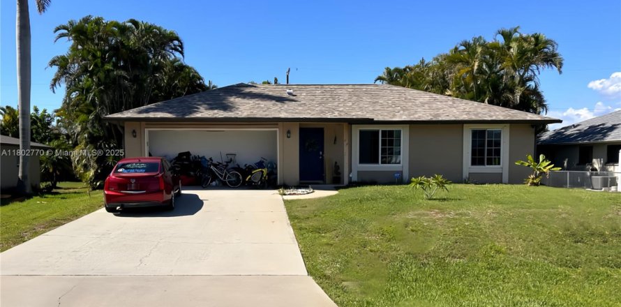 Дом в Кейп-Корал, Флорида 3 спальни № 1959593