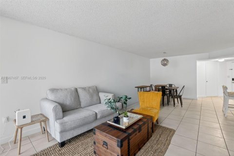 Condo in Doral, Florida, 2 bedrooms № 2081412 - photo 4