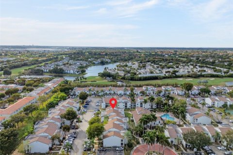 Condo in Doral, Florida, 2 bedrooms № 2081412 - photo 19