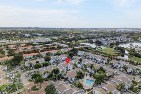 Condo in Doral, Florida, 2 bedrooms № 2081412 - photo 18
