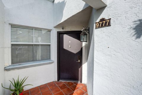 Condo in Doral, Florida, 2 bedrooms № 2081412 - photo 2