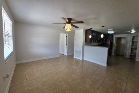Appartement à louer à Port Charlotte, Floride: 2 chambres, 75.44 m2 № 2095637 - photo 3