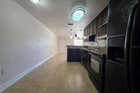 Appartement à louer à Port Charlotte, Floride: 2 chambres, 75.44 m2 № 2095637 - photo 5