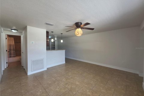 Appartement à louer à Port Charlotte, Floride: 2 chambres, 75.44 m2 № 2095637 - photo 2